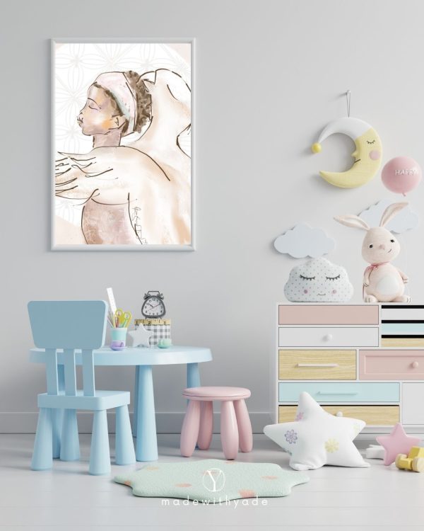 Een kinderkamer met een ingelijste print van een engel en het Arend (ll) en het Meisje l Canvas.